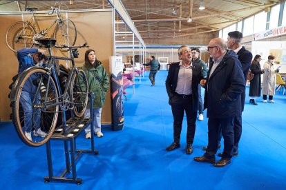 La feria regresa a La Arboleda con la habitual presencia del campo pero también de alimentación, motor o artesanía.