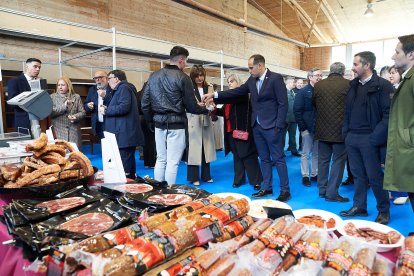 La feria regresa a La Arboleda con la habitual presencia del campo pero también de alimentación, motor o artesanía.