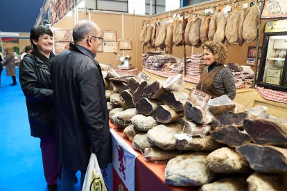 La feria regresa a La Arboleda con la habitual presencia del campo pero también de alimentación, motor o artesanía.