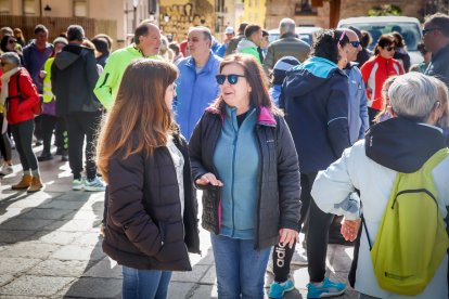 La marea solidaria a su paso por el centro de la ciudad durante la jornada de hoy.