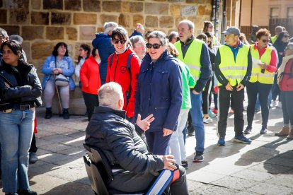 La marea solidaria a su paso por el centro de la ciudad durante la jornada de hoy.