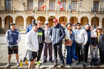 La marea solidaria a su paso por el centro de la ciudad durante la jornada de hoy.