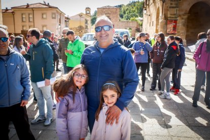 La marea solidaria a su paso por el centro de la ciudad durante la jornada de hoy.
