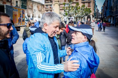 La marea solidaria a su paso por el centro de la ciudad durante la jornada de hoy.