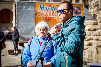 La marea solidaria a su paso por el centro de la ciudad durante la jornada de hoy.