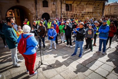 La marea solidaria a su paso por el centro de la ciudad durante la jornada de hoy.