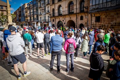 La marea solidaria a su paso por el centro de la ciudad durante la jornada de hoy.