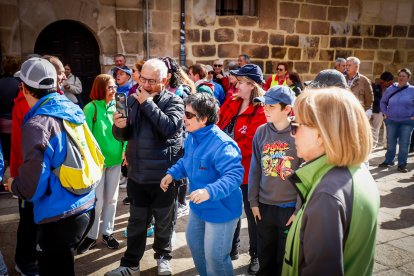 La marea solidaria a su paso por el centro de la ciudad durante la jornada de hoy.