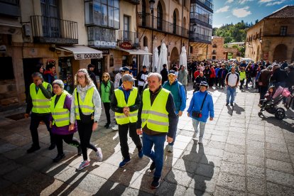 La marea solidaria a su paso por el centro de la ciudad durante la jornada de hoy.