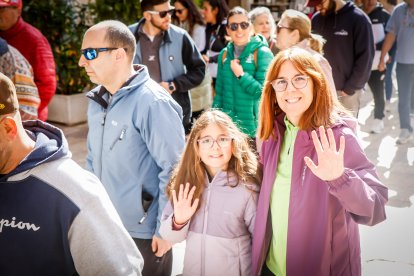 La marea solidaria a su paso por el centro de la ciudad durante la jornada de hoy.