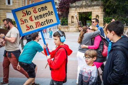 Momentos del multitudinario y emotivo homenaje durante el Día del Gaitero en la capital.