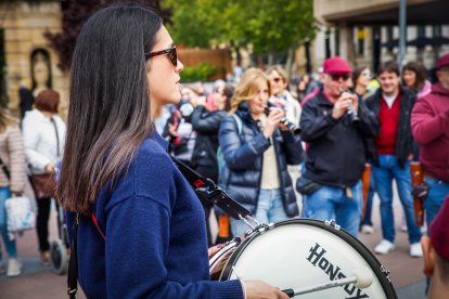 Momentos del multitudinario y emotivo homenaje durante el Día del Gaitero en la capital.