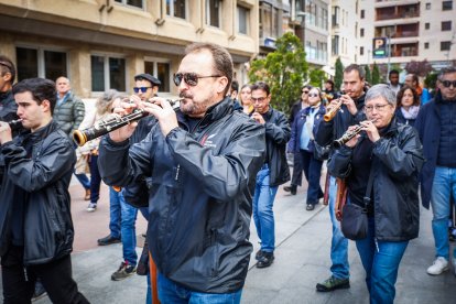 Momentos del multitudinario y emotivo homenaje durante el Día del Gaitero en la capital.