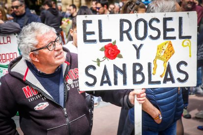 Momentos del multitudinario y emotivo homenaje durante el Día del Gaitero en la capital.