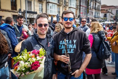 Momentos del multitudinario y emotivo homenaje durante el Día del Gaitero en la capital.