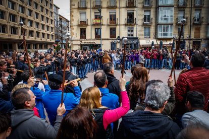 Momentos del multitudinario y emotivo homenaje durante el Día del Gaitero en la capital.