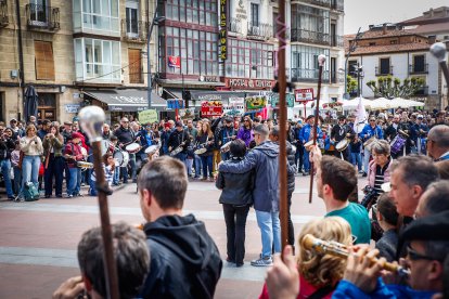Momentos del multitudinario y emotivo homenaje durante el Día del Gaitero en la capital.