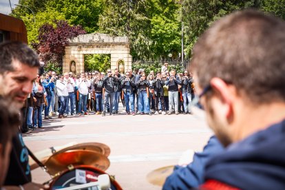 Momentos del multitudinario y emotivo homenaje durante el Día del Gaitero en la capital.
