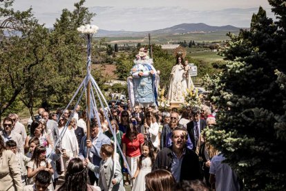 Devoción ante la patrona de Ólvega, la Virgen de Olmacedo