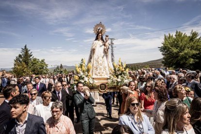 Devoción ante la patrona de Ólvega, la Virgen de Olmacedo