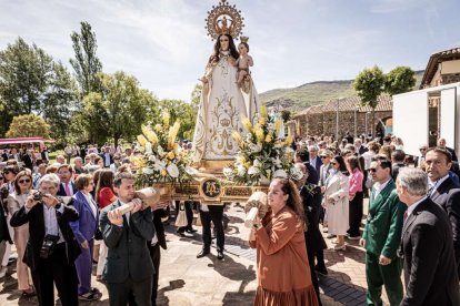 Devoción ante la patrona de Ólvega, la Virgen de Olmacedo