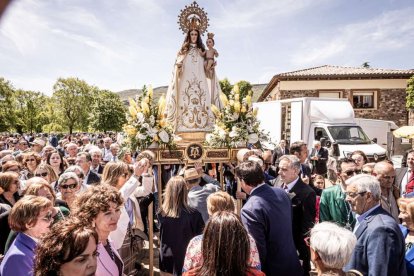 Devoción ante la patrona de Ólvega, la Virgen de Olmacedo
