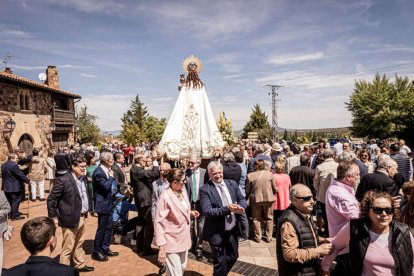 Devoción ante la patrona de Ólvega, la Virgen de Olmacedo