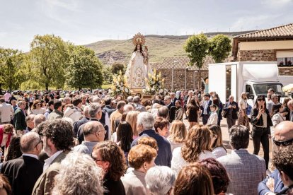 Devoción ante la patrona de Ólvega, la Virgen de Olmacedo