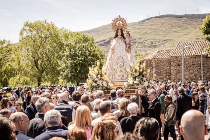 Devoción ante la patrona de Ólvega, la Virgen de Olmacedo