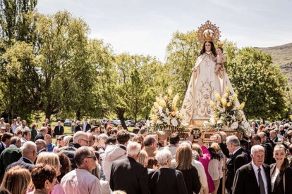 Devoción ante la patrona de Ólvega, la Virgen de Olmacedo