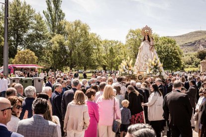 Devoción ante la patrona de Ólvega, la Virgen de Olmacedo