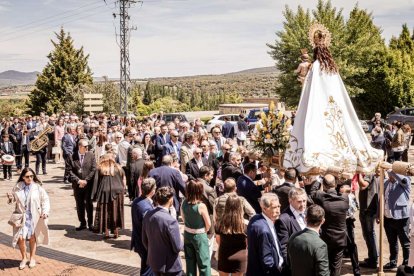 Devoción ante la patrona de Ólvega, la Virgen de Olmacedo