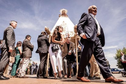 Devoción ante la patrona de Ólvega, la Virgen de Olmacedo