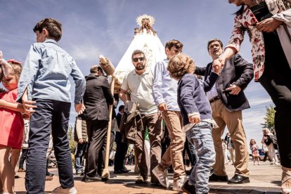 Devoción ante la patrona de Ólvega, la Virgen de Olmacedo