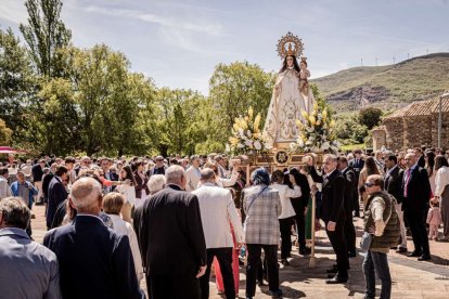Devoción ante la patrona de Ólvega, la Virgen de Olmacedo