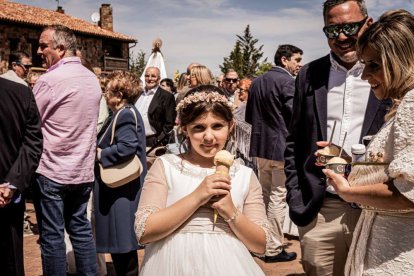 Devoción ante la patrona de Ólvega, la Virgen de Olmacedo