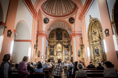 El padre Eduardo Sanz dejó huella en Soria y la iglesia del Carmen se quedó pequeña en su despedida