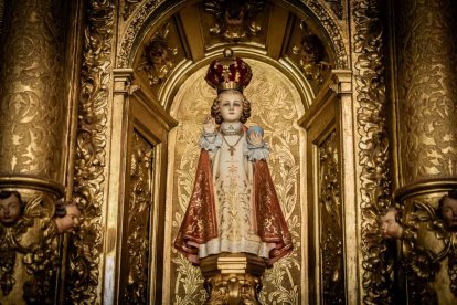 El padre Eduardo Sanz dejó huella en Soria y la iglesia del Carmen se quedó pequeña en su despedida