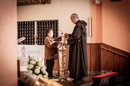 El padre Eduardo Sanz dejó huella en Soria y la iglesia del Carmen se quedó pequeña en su despedida