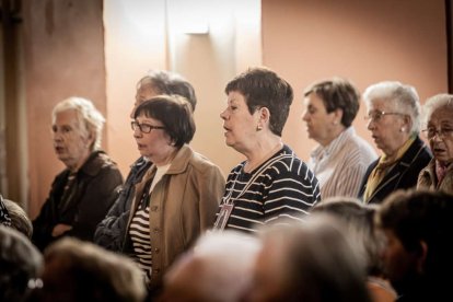 El padre Eduardo Sanz dejó huella en Soria y la iglesia del Carmen se quedó pequeña en su despedida