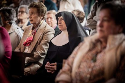 El padre Eduardo Sanz dejó huella en Soria y la iglesia del Carmen se quedó pequeña en su despedida
