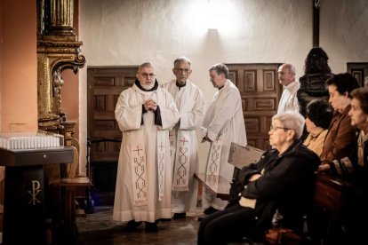 El padre Eduardo Sanz dejó huella en Soria y la iglesia del Carmen se quedó pequeña en su despedida