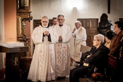 El padre Eduardo Sanz dejó huella en Soria y la iglesia del Carmen se quedó pequeña en su despedida