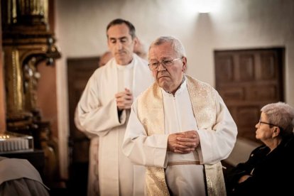 El padre Eduardo Sanz dejó huella en Soria y la iglesia del Carmen se quedó pequeña en su despedida
