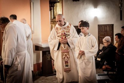 El padre Eduardo Sanz dejó huella en Soria y la iglesia del Carmen se quedó pequeña en su despedida