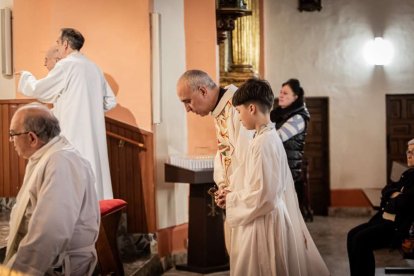 El padre Eduardo Sanz dejó huella en Soria y la iglesia del Carmen se quedó pequeña en su despedida