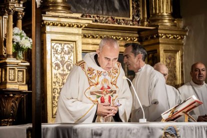 El padre Eduardo Sanz dejó huella en Soria y la iglesia del Carmen se quedó pequeña en su despedida