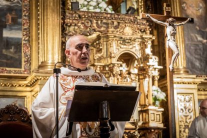 El padre Eduardo Sanz dejó huella en Soria y la iglesia del Carmen se quedó pequeña en su despedida