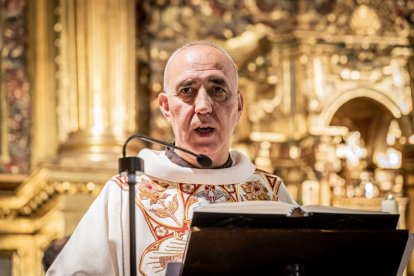 El padre Eduardo Sanz dejó huella en Soria y la iglesia del Carmen se quedó pequeña en su despedida