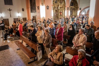 El padre Eduardo Sanz dejó huella en Soria y la iglesia del Carmen se quedó pequeña en su despedida